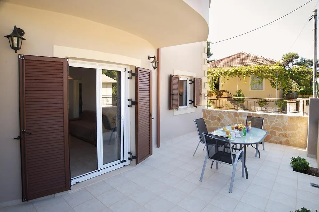 Regina Apartments Lassi  Grecia